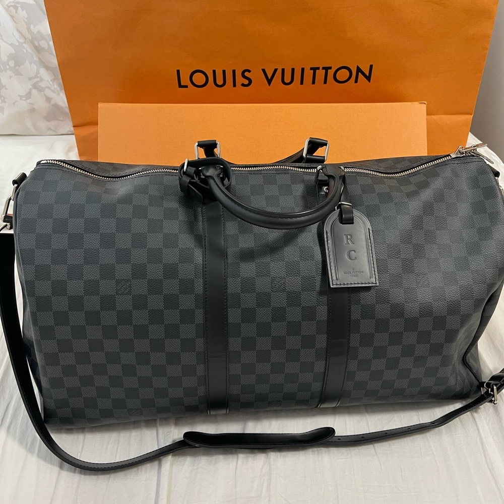 LOUIS VUITTON Keepall Bandouliere 55 in Damier Graphite